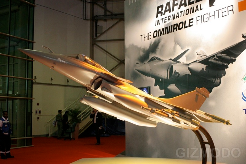Illustration for article titled Dubai Air Show Has Most Amazing Aircraft and Weapon Models Ever